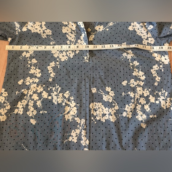 Talbots Petite Medium Blue and White Popover Top Tunic Shirt Lightweight Resort - Picture 2 of 9